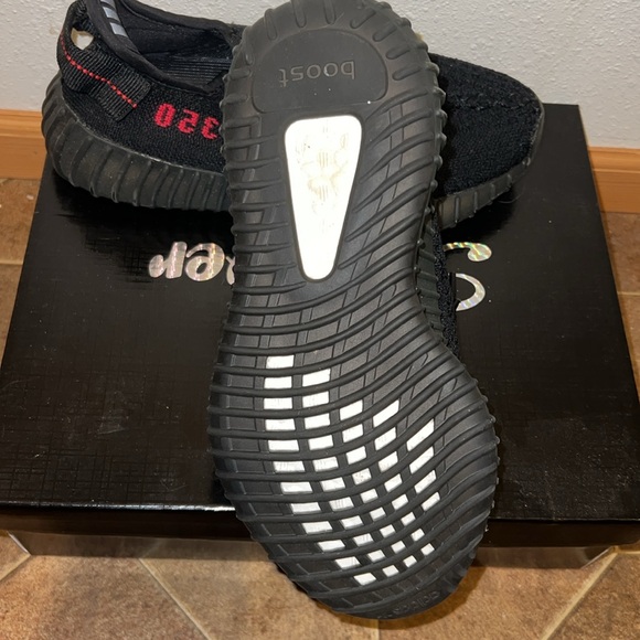 Yeezy shoes bred color wave - Picture 3 of 4